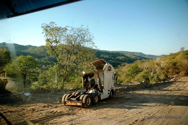 Accidents zambezi escarpment (11).JPG - Most truck accidents on earth!